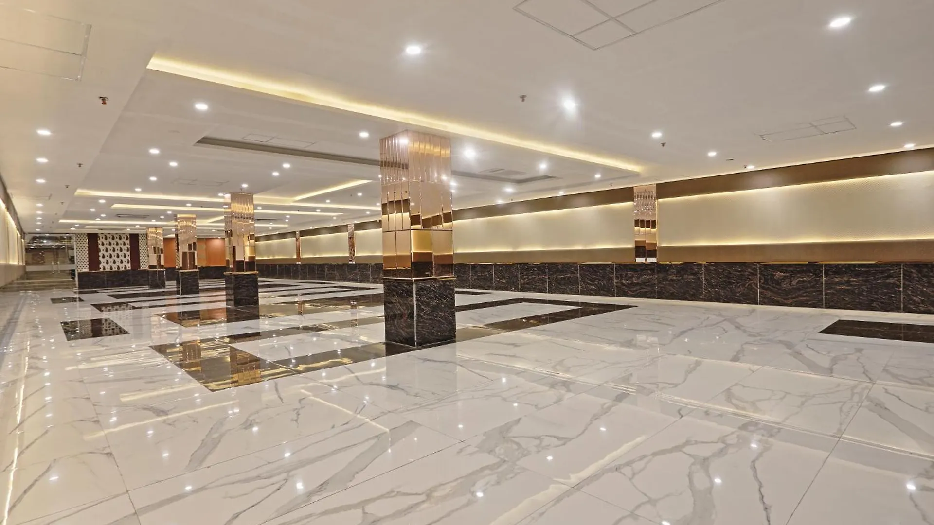 ****  Hotel Cardinal Oxmo Aerocity Delhi Airport Nové Dillí Indie