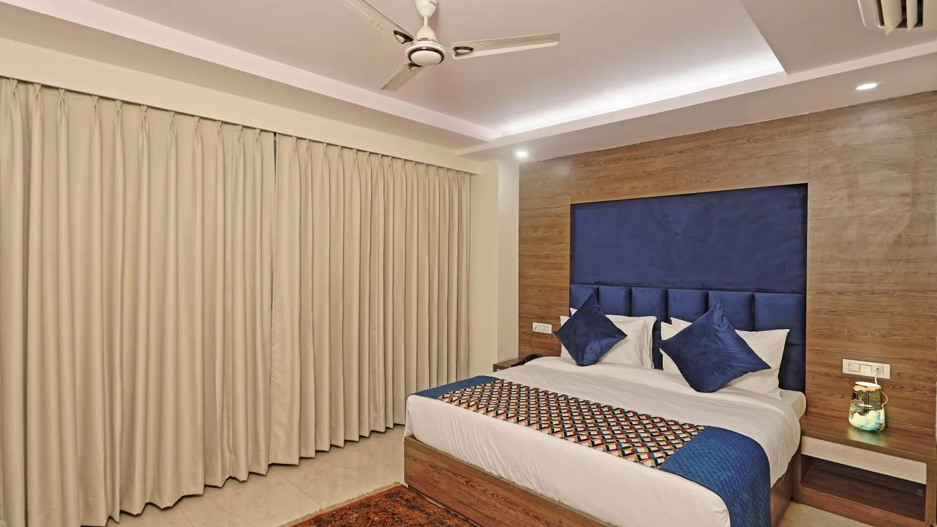 Hotel Cardinal Oxmo Aerocity Delhi Airport New Delhi 4*,